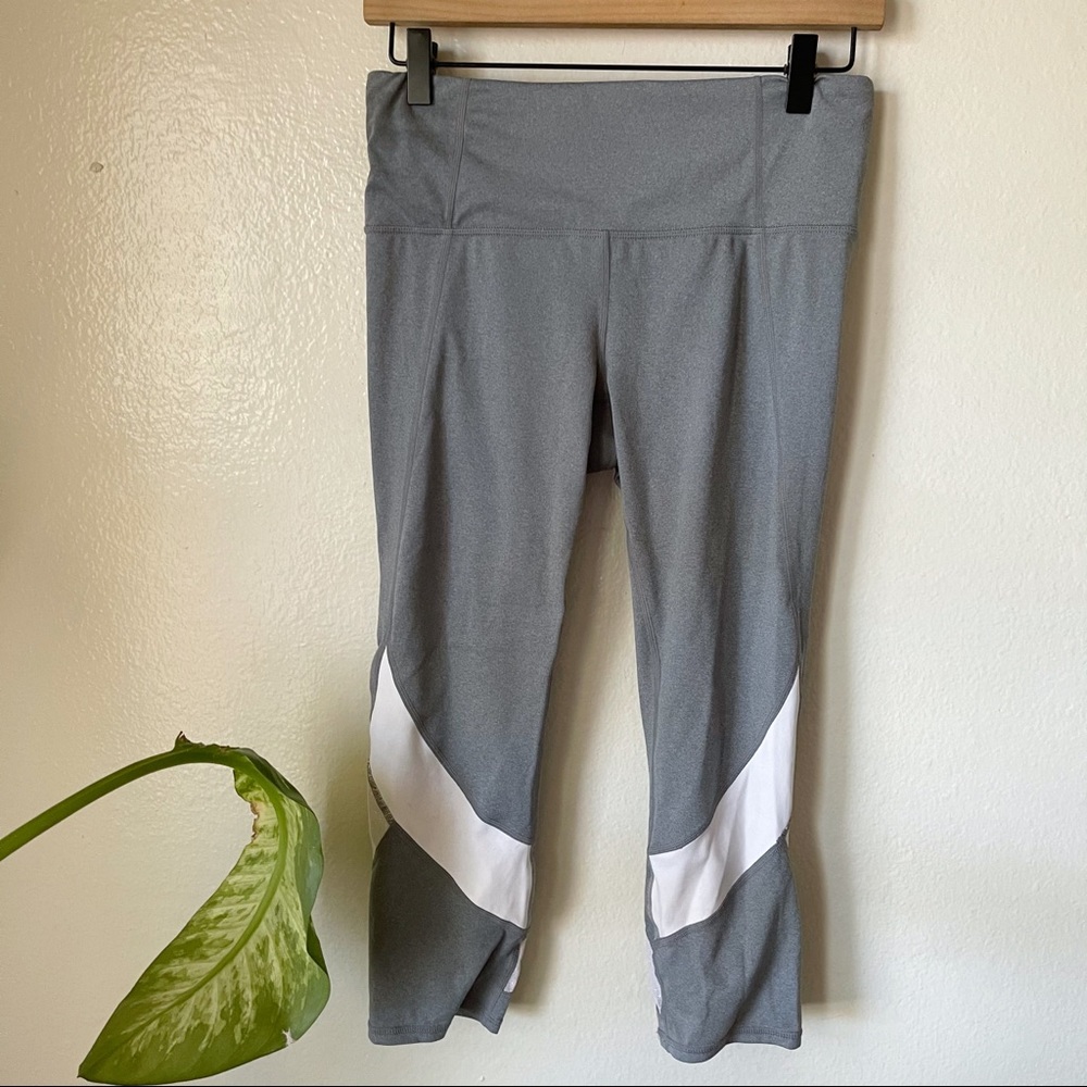 Athleta | Colorblock Salutation Capris